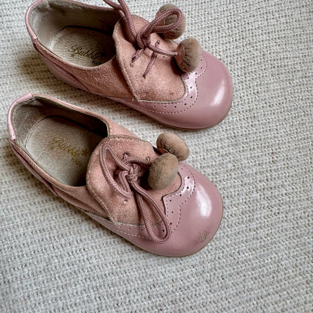 Pink Dress Shoes with Bow and Glossy Finish - size 24